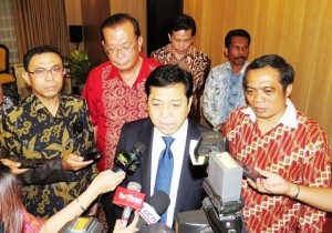 Ketua DPR Setya Novanto diwawancarai media nasional didampingi Pengurus Bamag Nasional