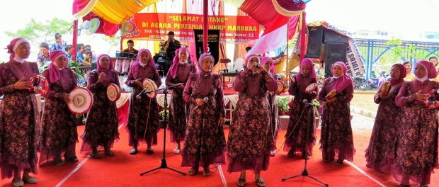 Grup Musik Kasidah Warga Rusun Marunda turut memeriahkan dengan menyanyikan lagu-lagu pujian dan nasional