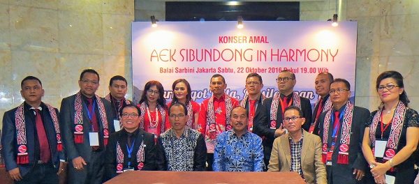 dosmar-banjarnahor-duduk-kedua-dari-kiri
