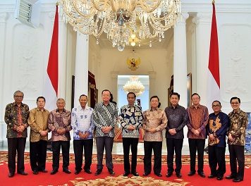 Pimpinan BPH GBI Berfoto bersama dengan Presiden Jokowi