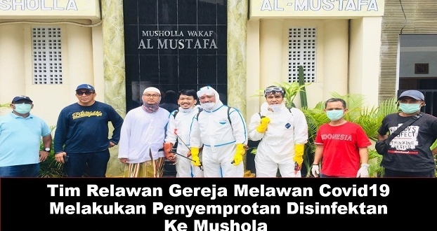 Tim Relawan Gereja Melawan Covid19 Melakukan Penyemprotan Disinfektan ​ Ke Mushola ​