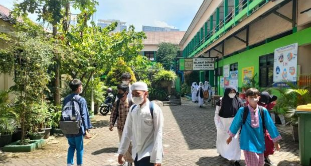 siswa dipaksa pakaian muslim