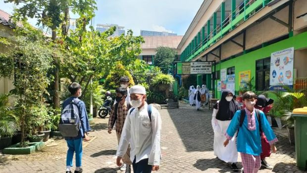 siswa dipaksa pakaian muslim